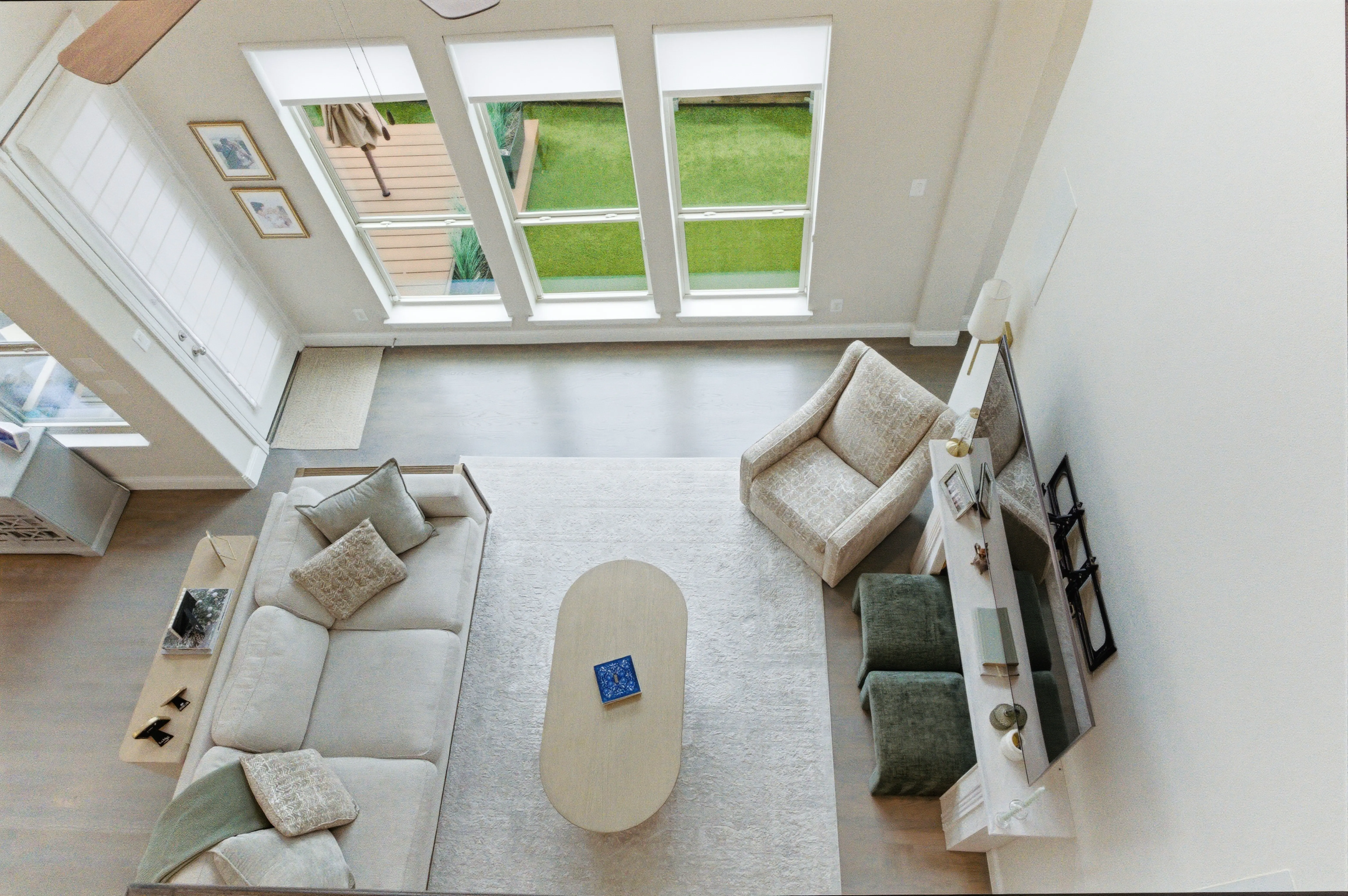 Vue Las Colinas gated community entrance